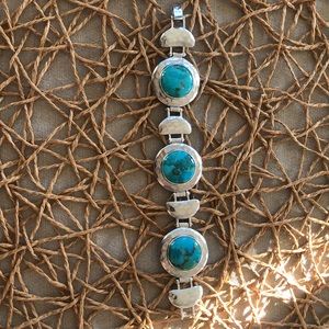 Grace and Heart turquoise linked bracelet. 925 SS